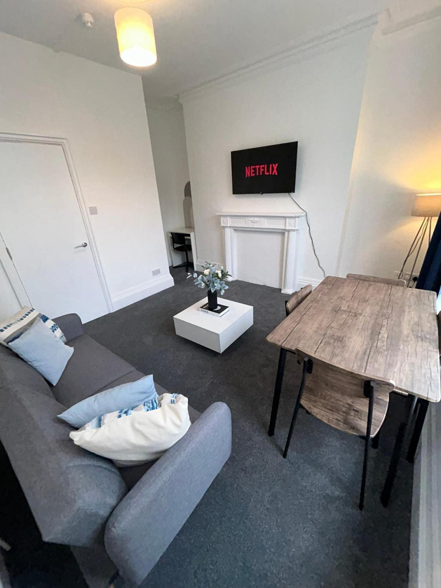 Brand New Modern Apartments Steps From Gloucester Quays Exteriér fotografie